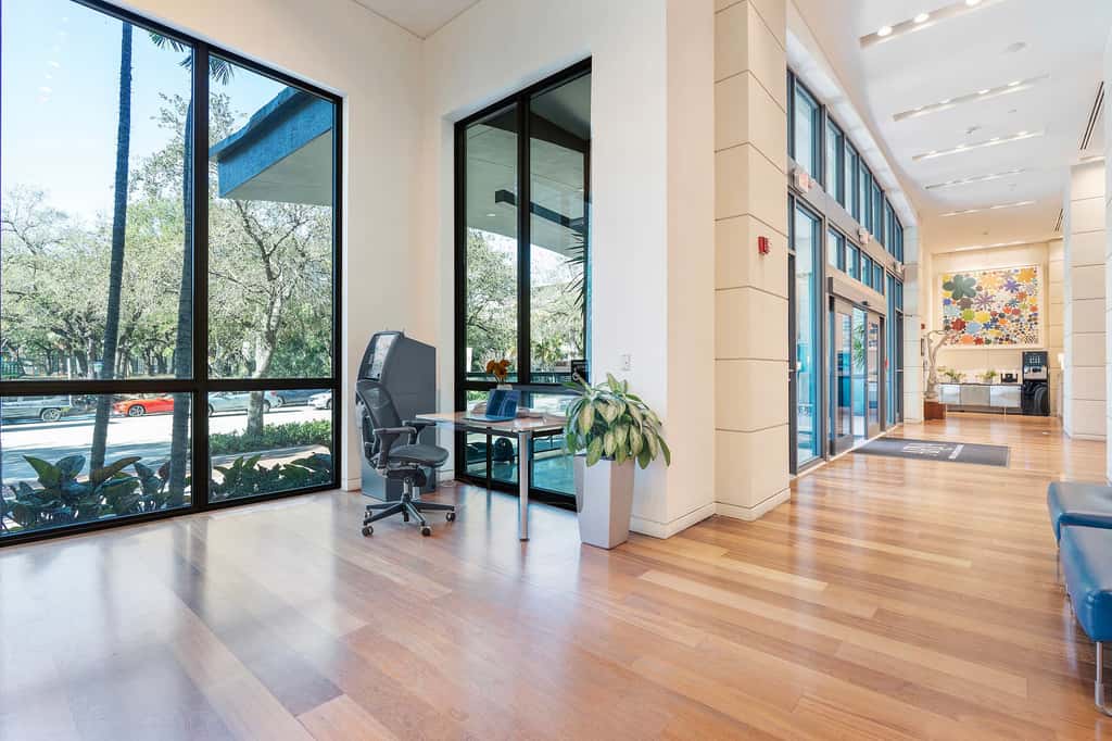 Modern Grove Residence | Quiet & High-Floor