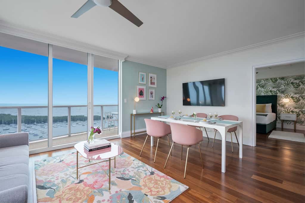 Panoramic Views Residence with Private Balcony