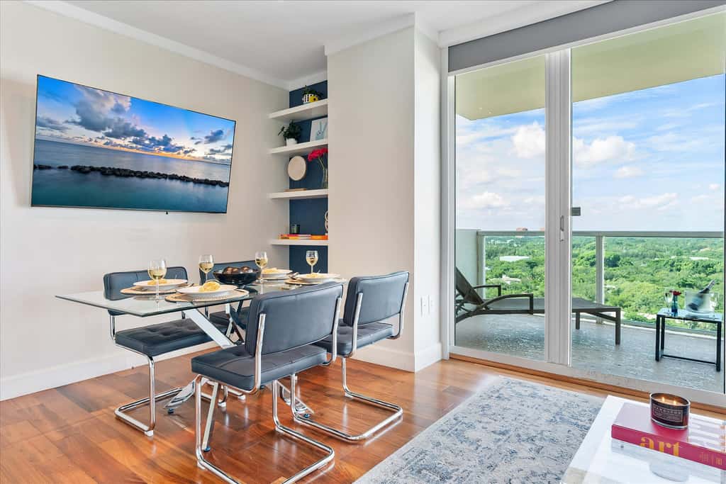 Panoramic View 1BR Apartment - Coconut Grove