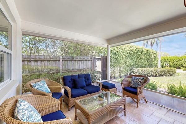 Gorgeous coastal home, dog-friendly and private pool
