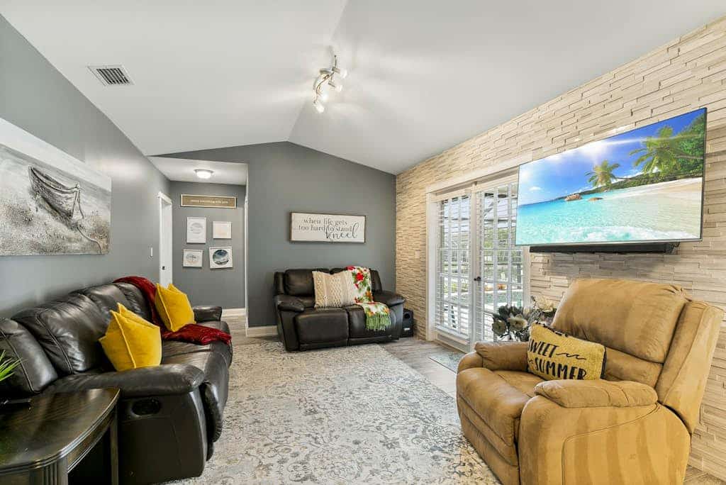 Gorgeous coastal dog friendly home with private pool/hot tub & dock