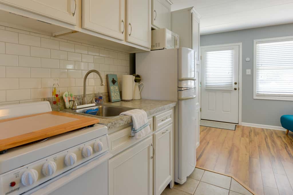 North Wildwood Condo w/ Pool, Walk to Boardwalk!