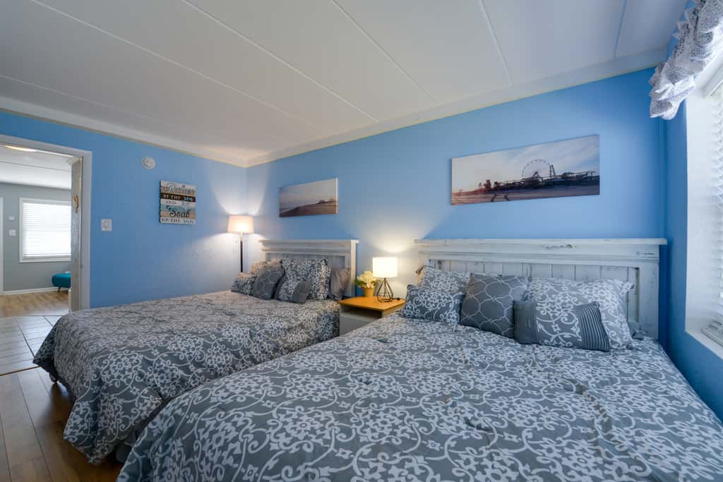 North Wildwood Condo w/ Pool, Walk to Boardwalk!