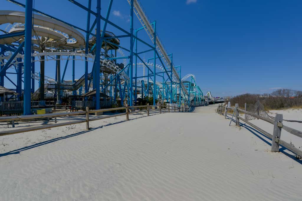 North Wildwood Condo w/ Pool, Walk to Boardwalk!