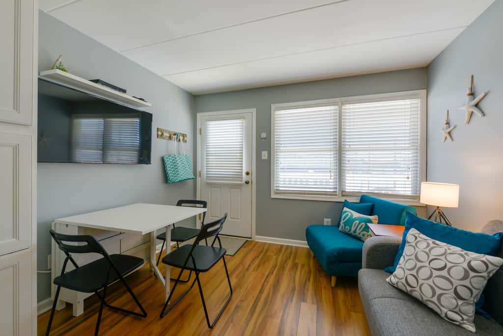 North Wildwood Condo w/ Pool, Walk to Boardwalk!