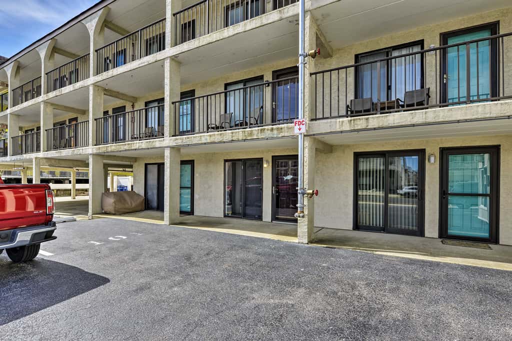 Coastal Condo w/ Pool, 1 Block to Wildwood Beach!