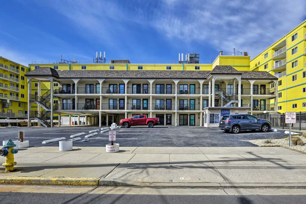 Coastal Condo w/ Pool, 1 Block to Wildwood Beach!