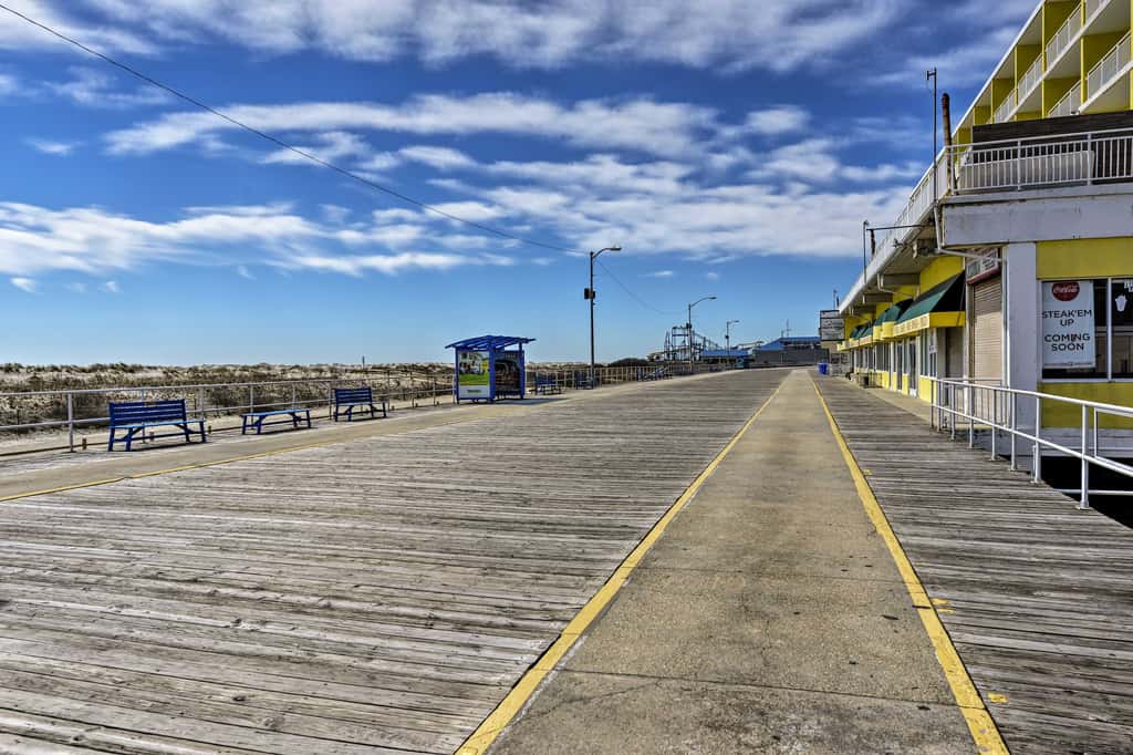 Coastal Condo w/ Pool, 1 Block to Wildwood Beach!