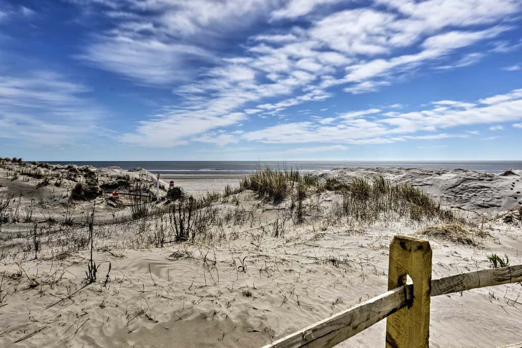 Coastal Condo w/ Pool, 1 Block to Wildwood Beach!