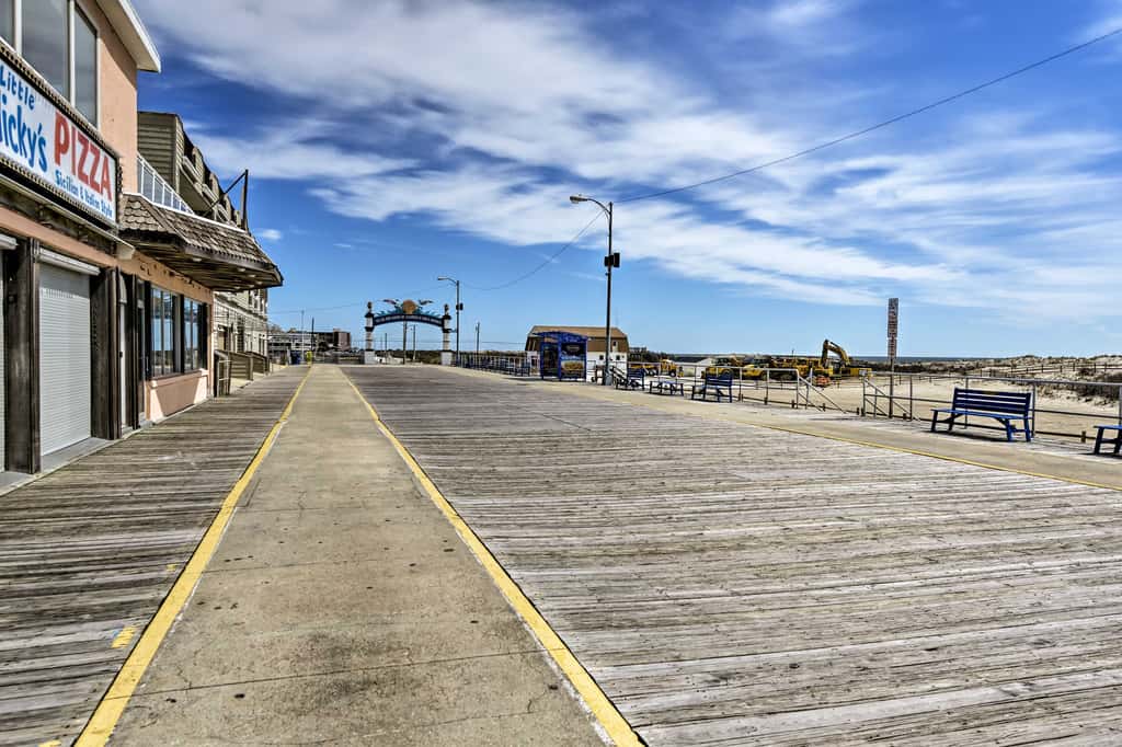 Coastal Condo w/ Pool, 1 Block to Wildwood Beach!