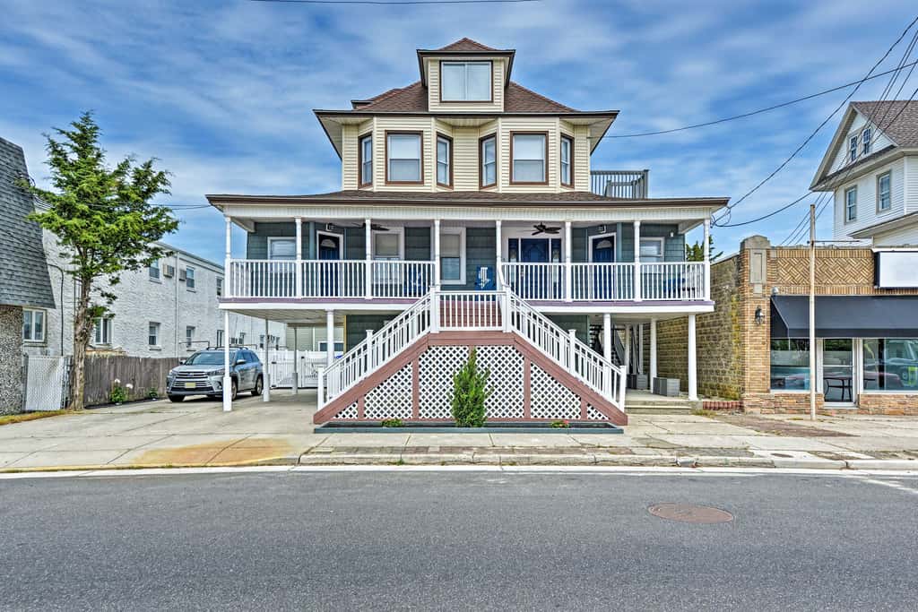 Seaside Wildwood Haven: Walk to Boardwalk/Beach!