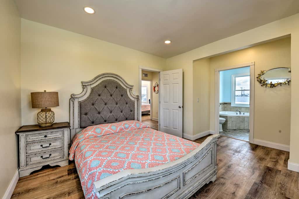 Seaside Wildwood Haven: Walk to Boardwalk/Beach!