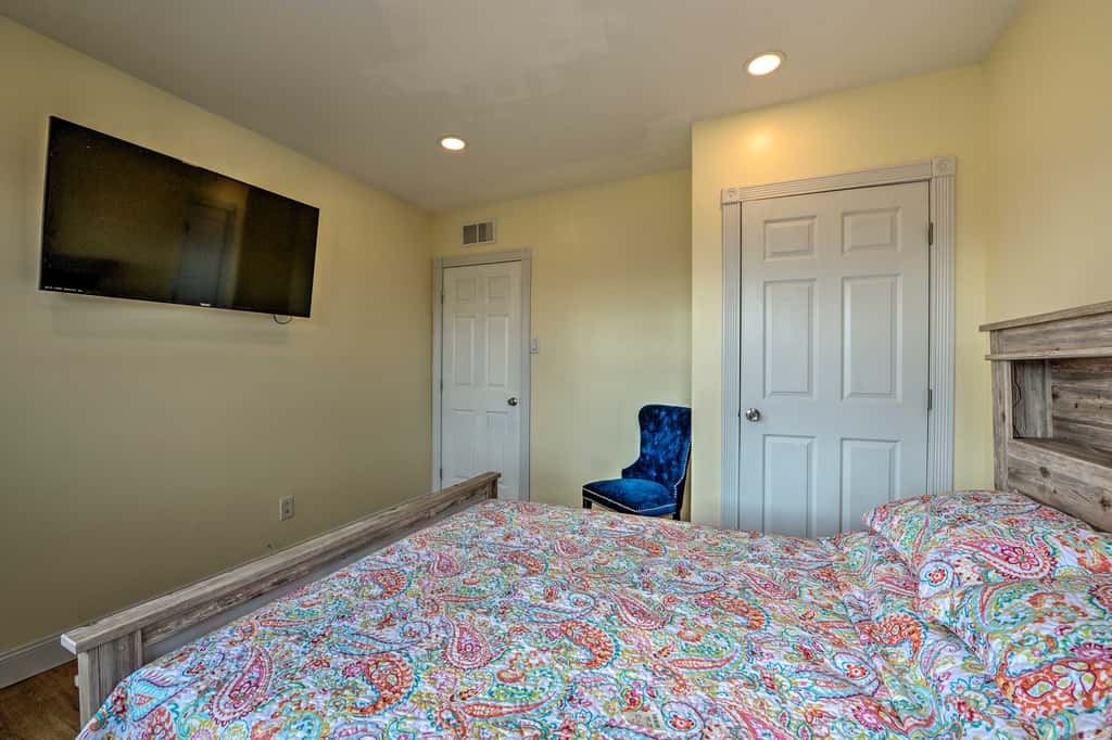 Seaside Wildwood Haven: Walk to Boardwalk/Beach!