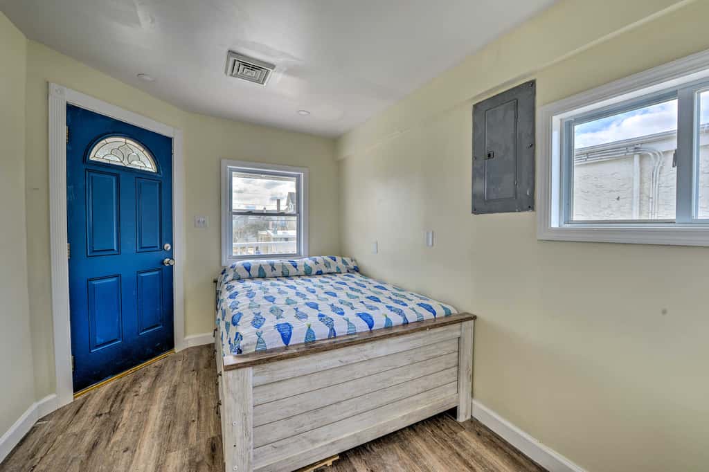 Seaside Wildwood Haven: Walk to Boardwalk/Beach!