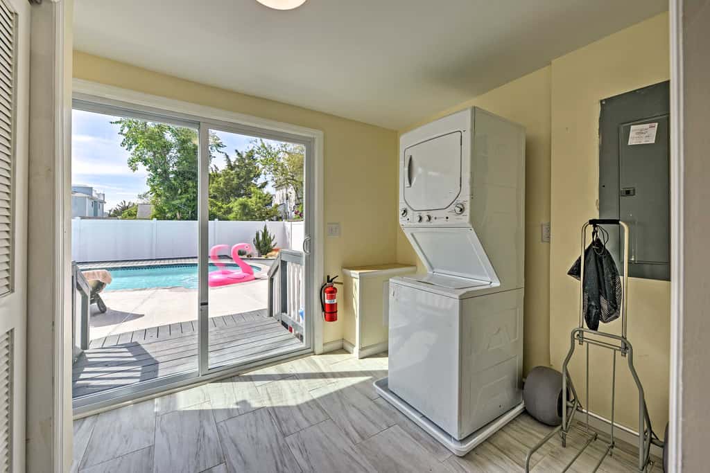 Seaside Wildwood Haven: Walk to Boardwalk/Beach!