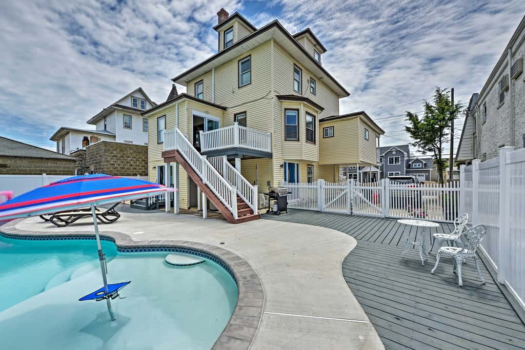Seaside Wildwood Haven: Walk to Boardwalk/Beach!