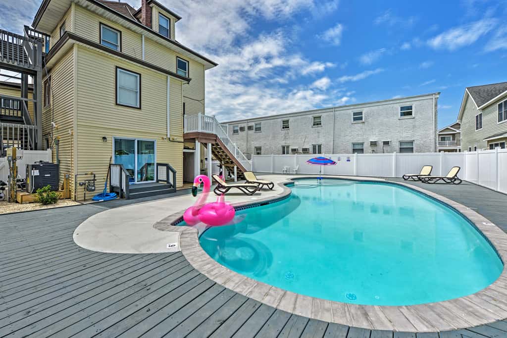 Seaside Wildwood Haven: Walk to Boardwalk/Beach!