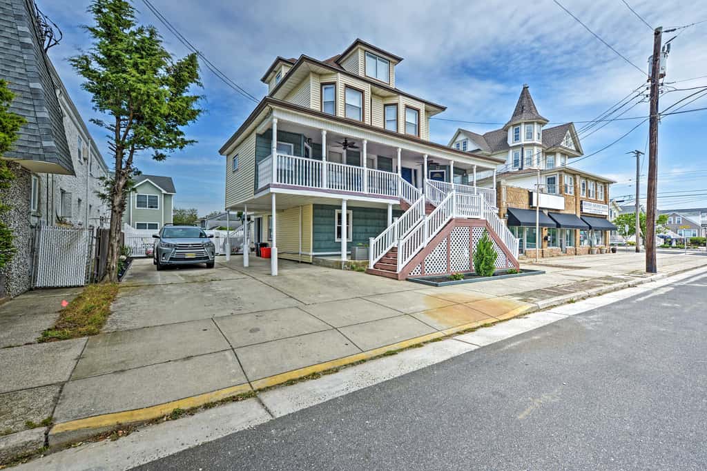 Seaside Wildwood Haven: Walk to Boardwalk/Beach!