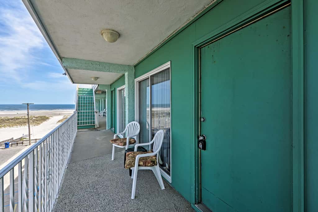 Condo w/ Pool Access on Wildwood Crest Beach!