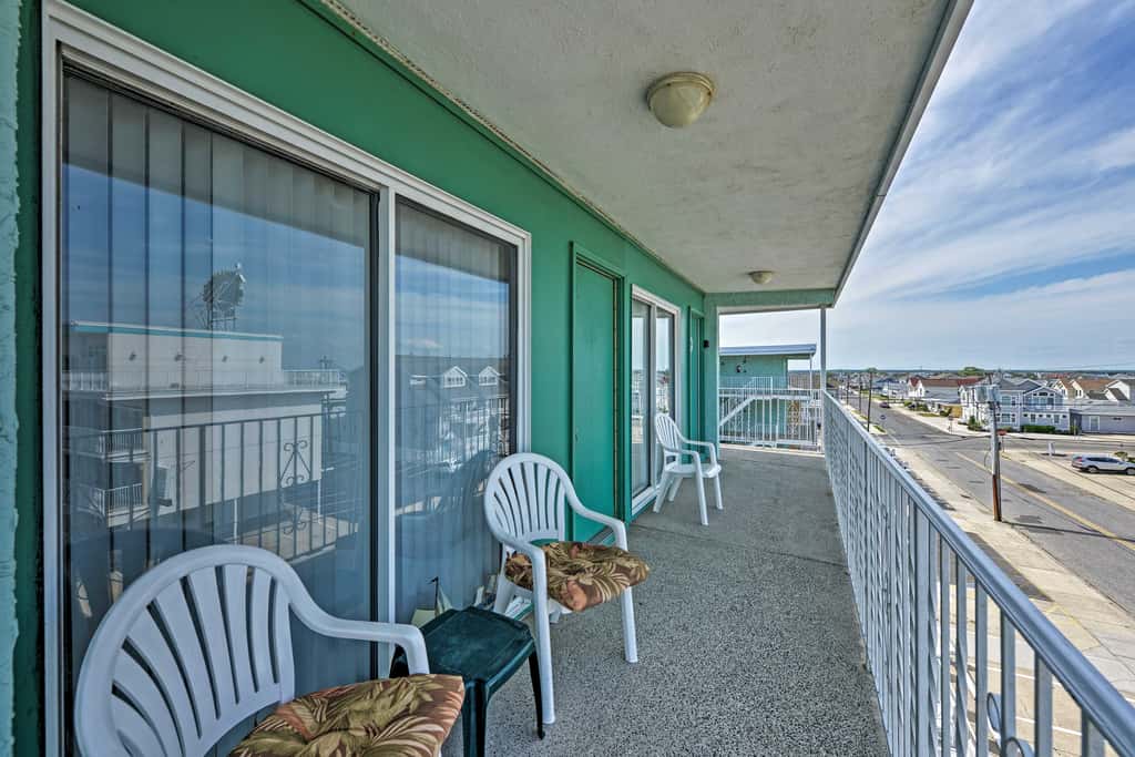 Condo w/ Pool Access on Wildwood Crest Beach!