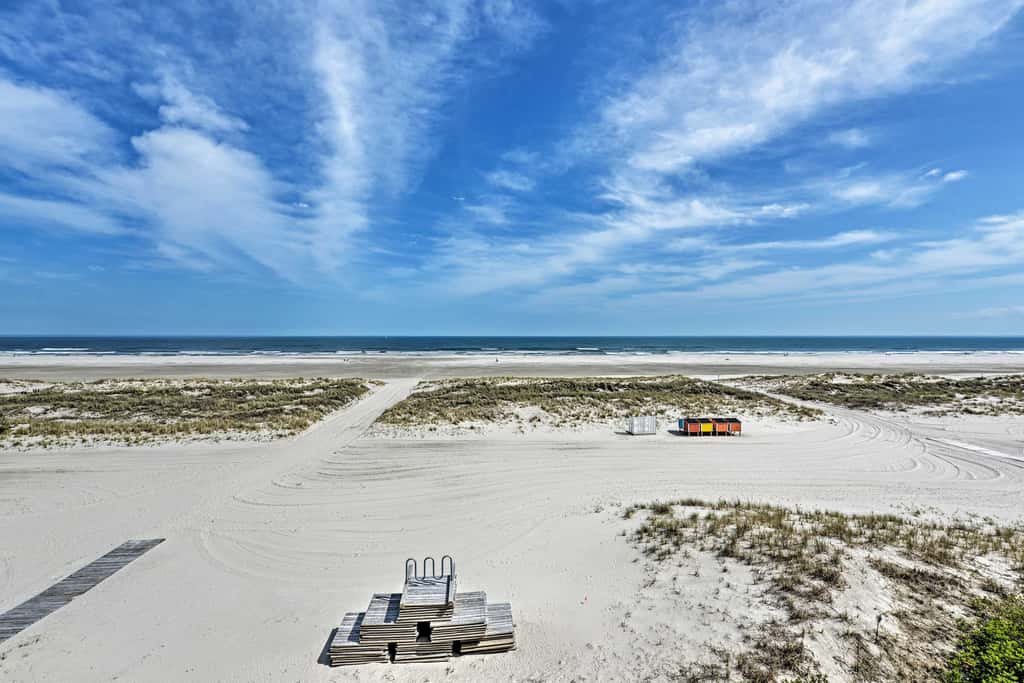 Condo w/ Pool Access on Wildwood Crest Beach!