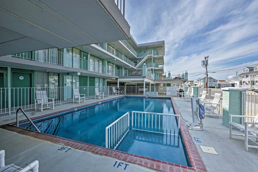Condo w/ Pool Access on Wildwood Crest Beach!