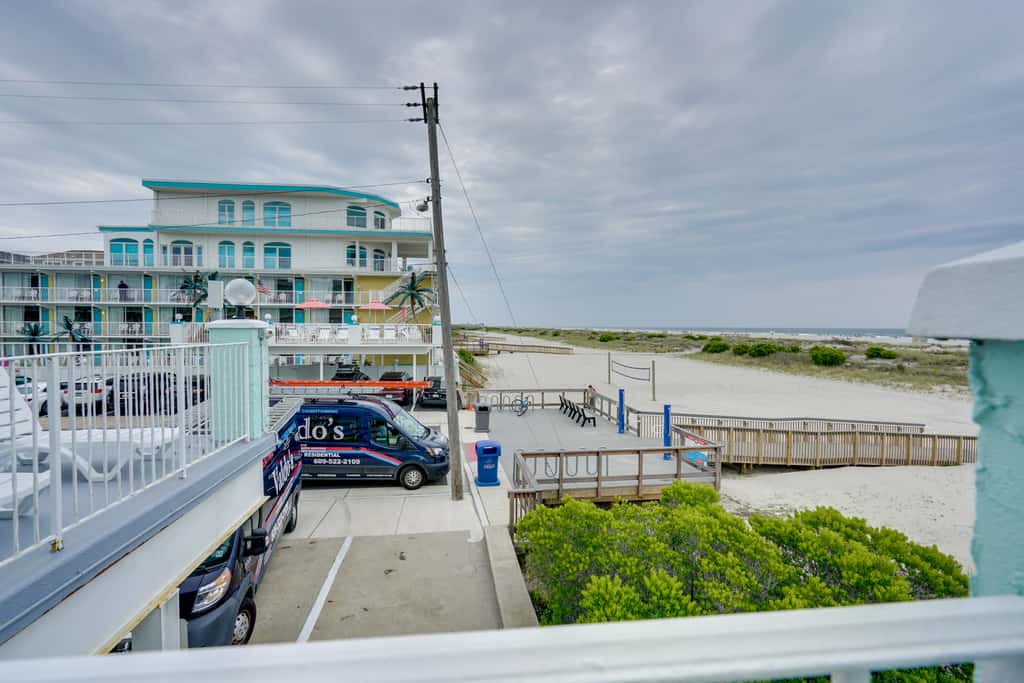 Cozy Oceanfront Condo w/ Pool & Beach Access!