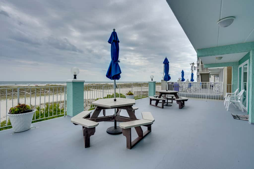 Cozy Oceanfront Condo w/ Pool & Beach Access!