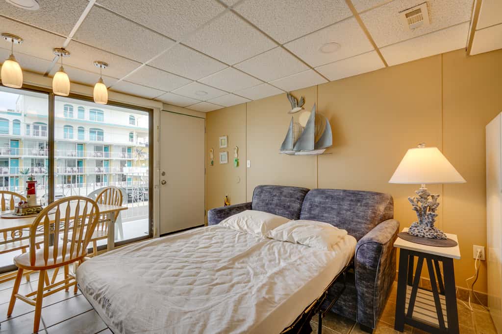 Cozy Oceanfront Condo w/ Pool & Beach Access!