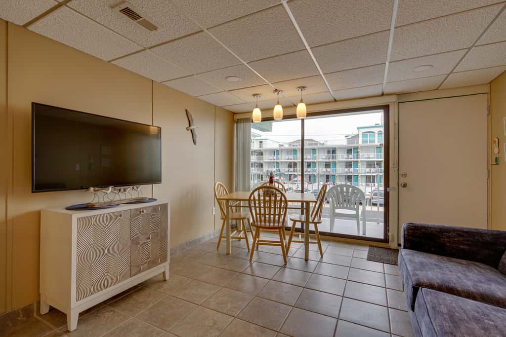 Cozy Oceanfront Condo w/ Pool & Beach Access!