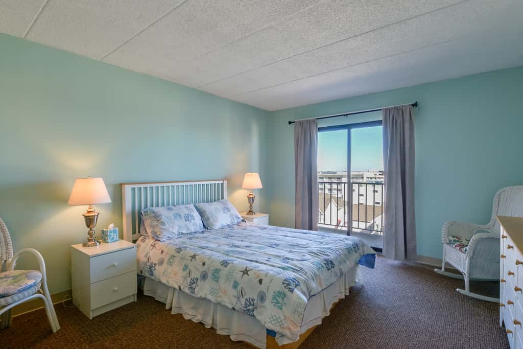 Simple North Wildwood Condo - Steps to Beach!