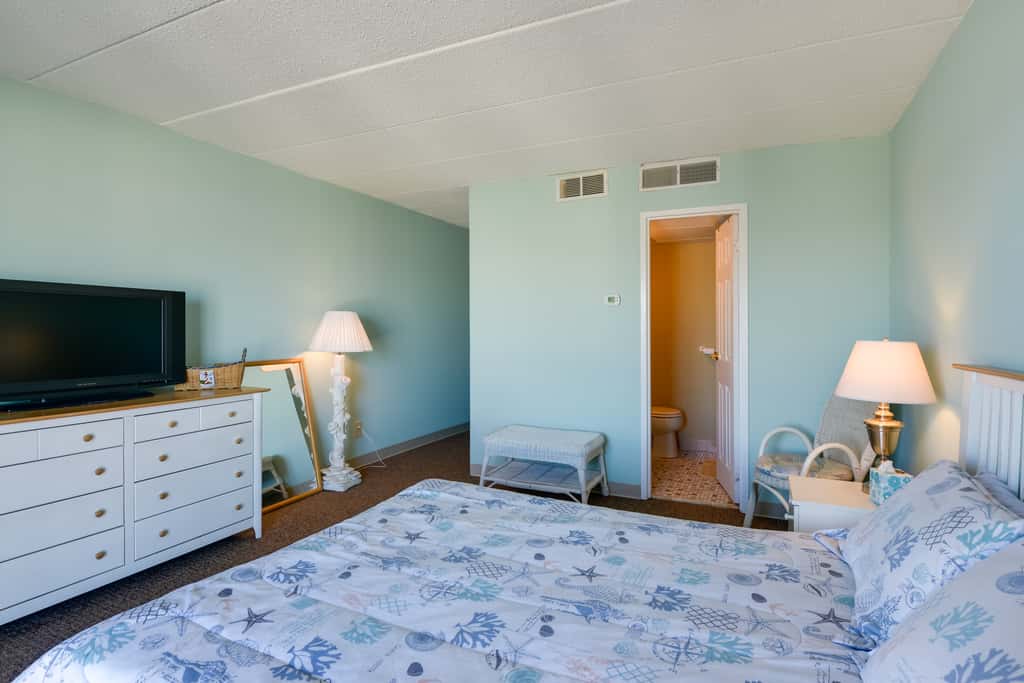 Simple North Wildwood Condo - Steps to Beach!
