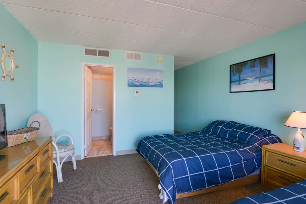 Simple North Wildwood Condo - Steps to Beach!