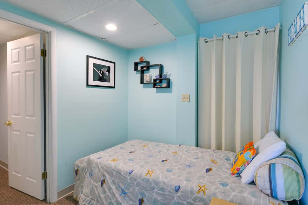 Simple North Wildwood Condo - Steps to Beach!