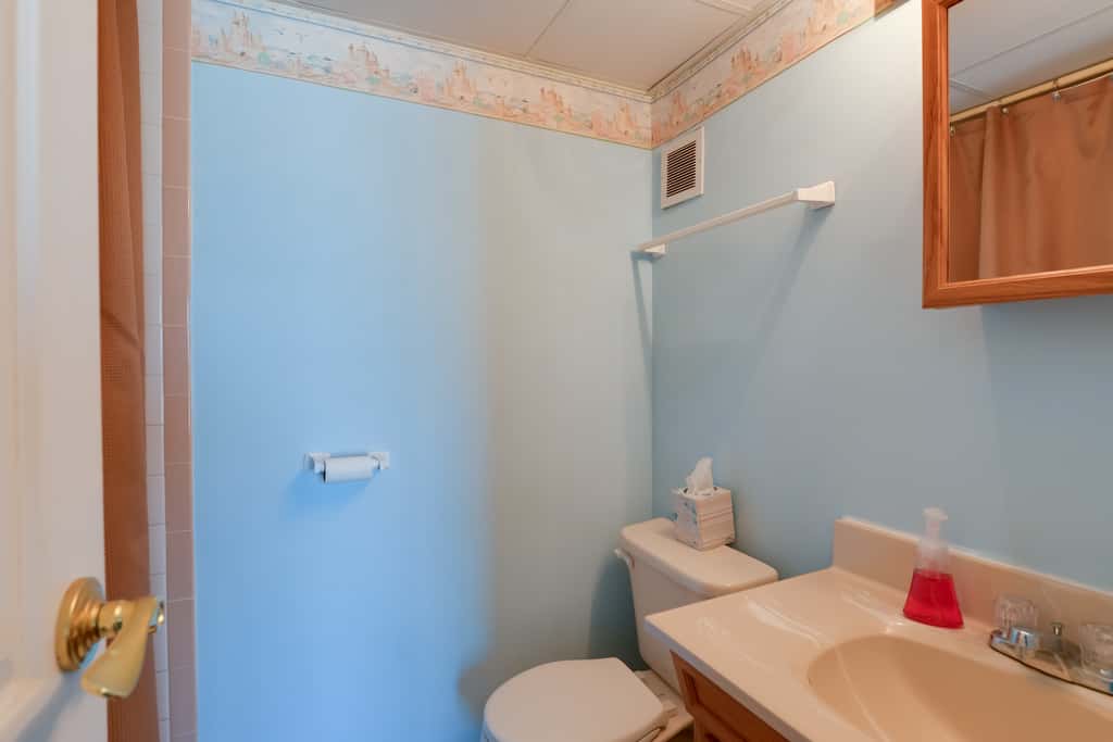 Simple North Wildwood Condo - Steps to Beach!