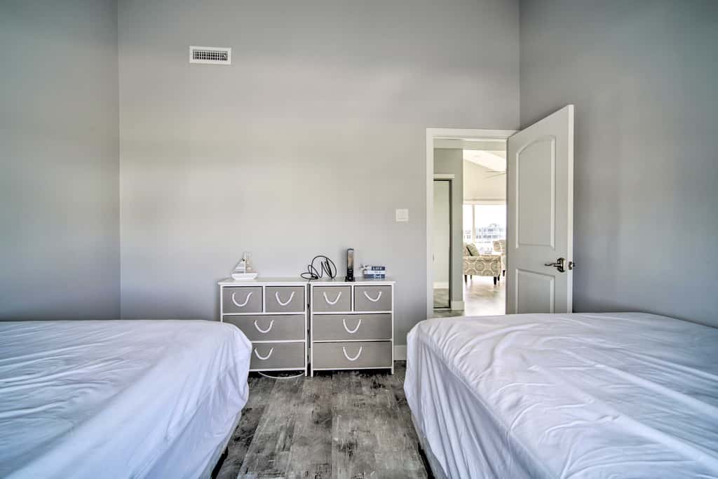 Condo w/ Bay Views ~ 5 Mi to Atlantic City!