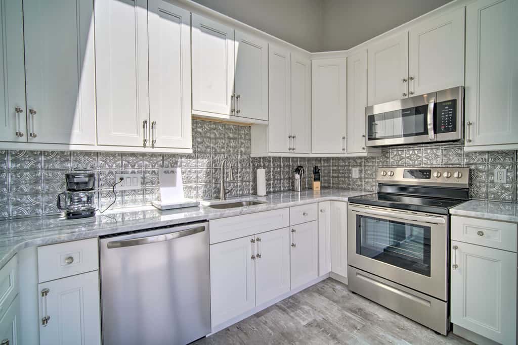 Condo w/ Bay Views ~ 5 Mi to Atlantic City!