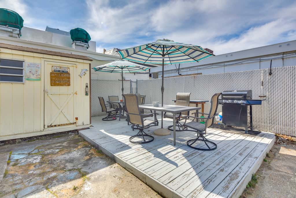 1 Block to Convention Center! Dog-Friendly Apt