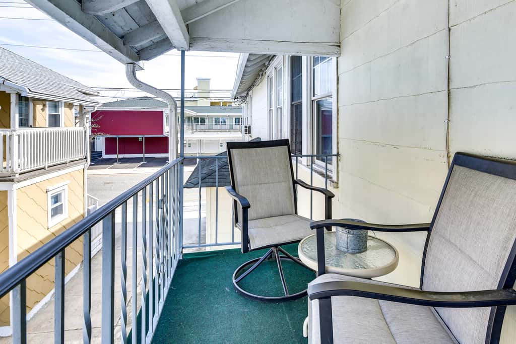 1 Block to Convention Center! Dog-Friendly Apt