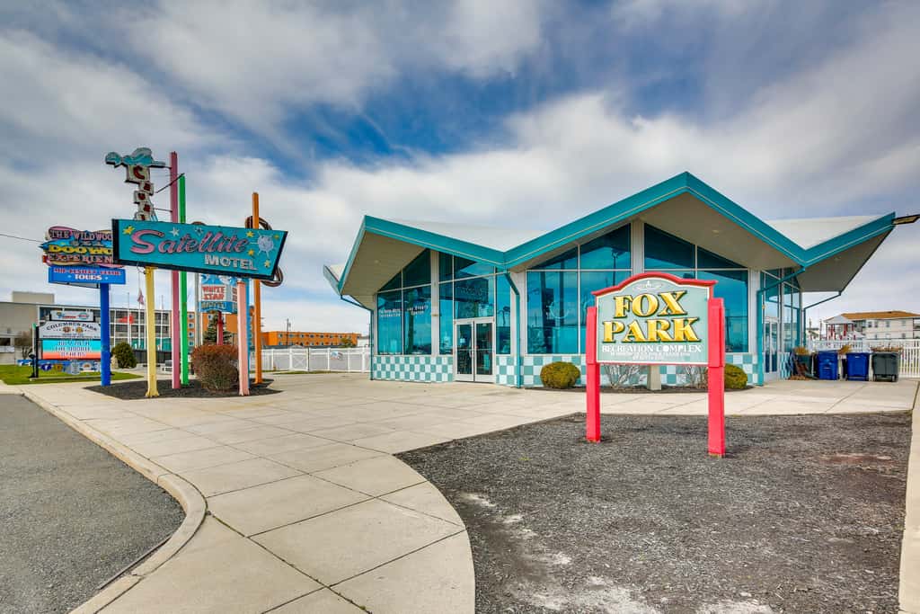 1 Block to Convention Center! Dog-Friendly Apt