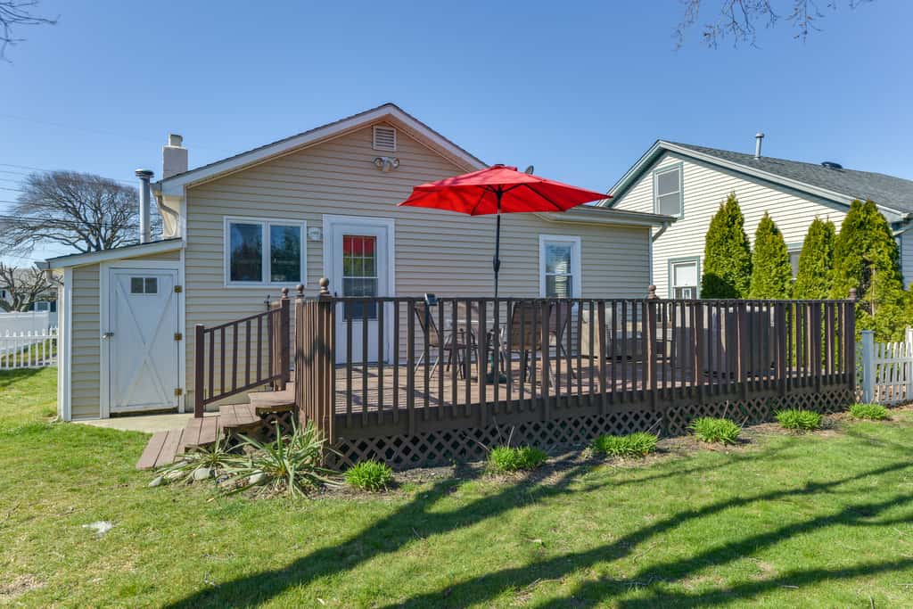 Cozy Villas Cottage w/ Deck, 1/2 Block to Beach!