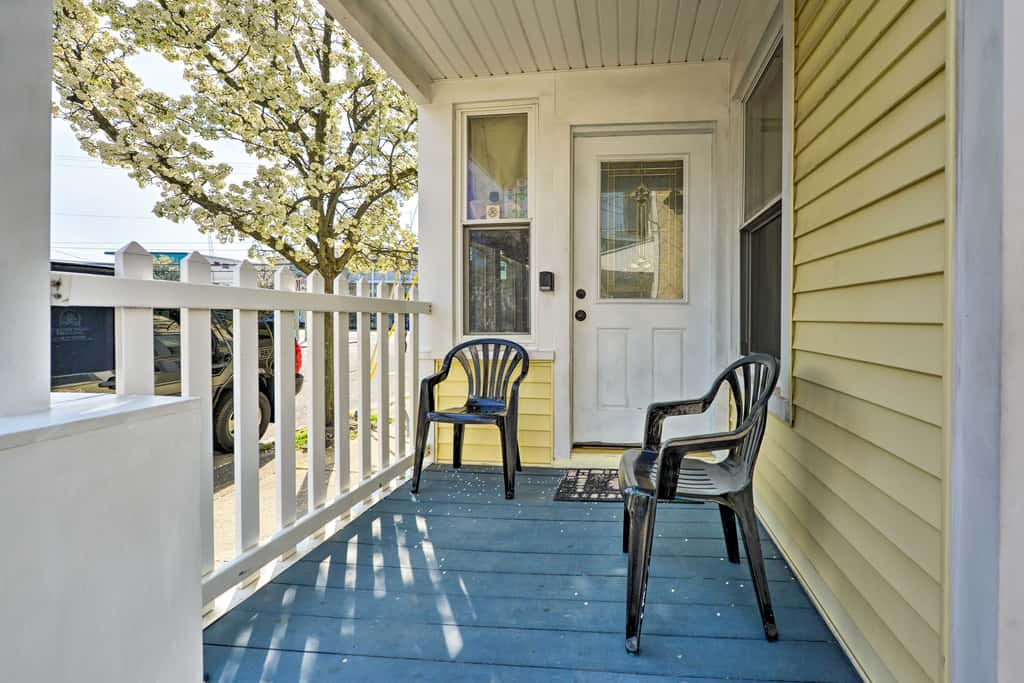 Near Convention Center & Boardwalk! Apt w/ Sunroom