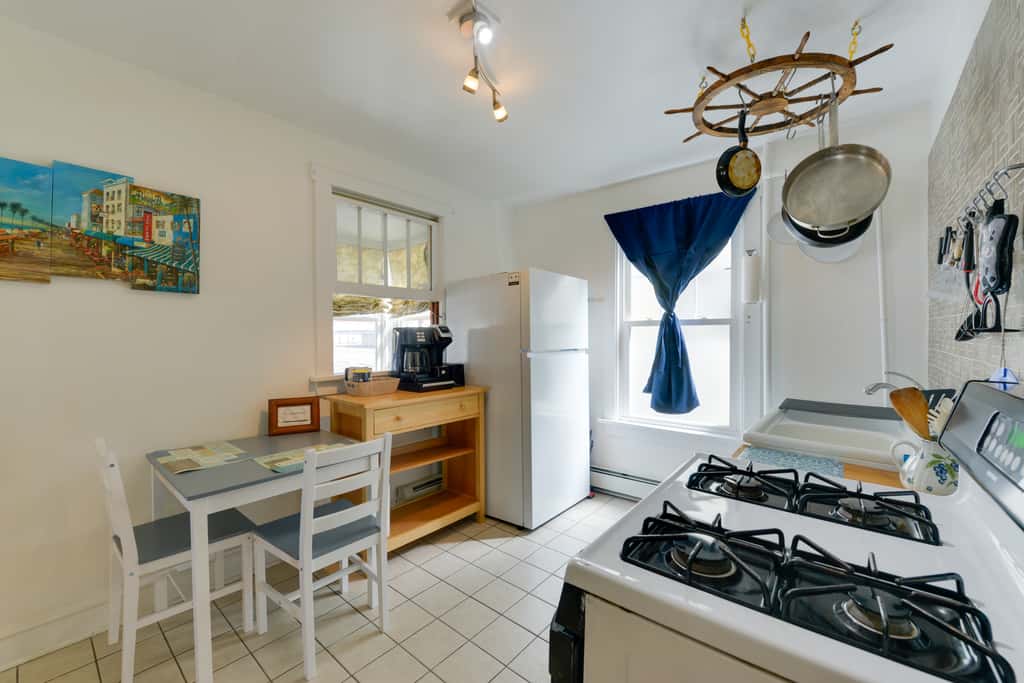 Near Convention Center & Boardwalk! Apt w/ Sunroom