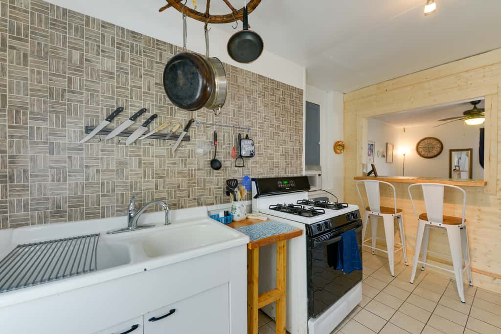 Near Convention Center & Boardwalk! Apt w/ Sunroom