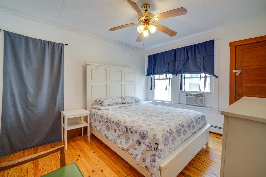 Near Convention Center & Boardwalk! Apt w/ Sunroom