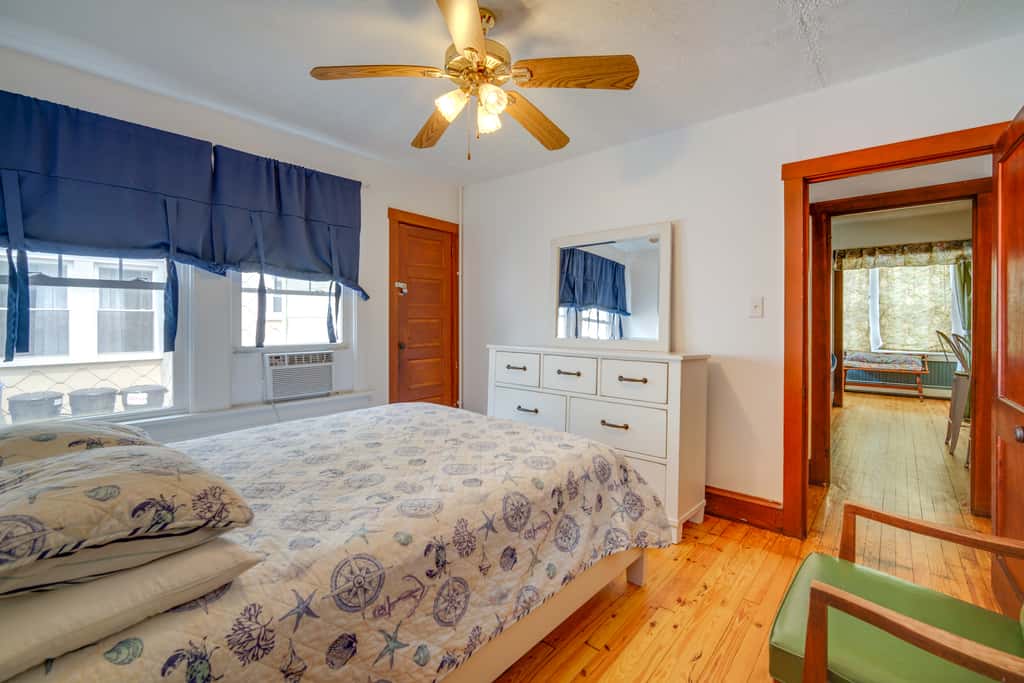 Near Convention Center & Boardwalk! Apt w/ Sunroom