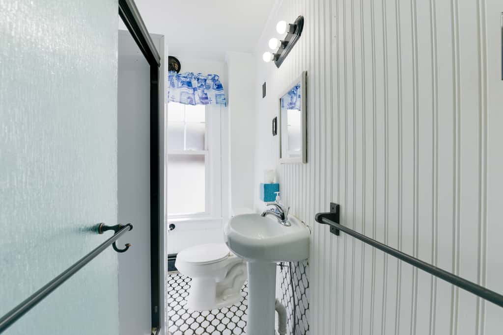 Near Convention Center & Boardwalk! Apt w/ Sunroom