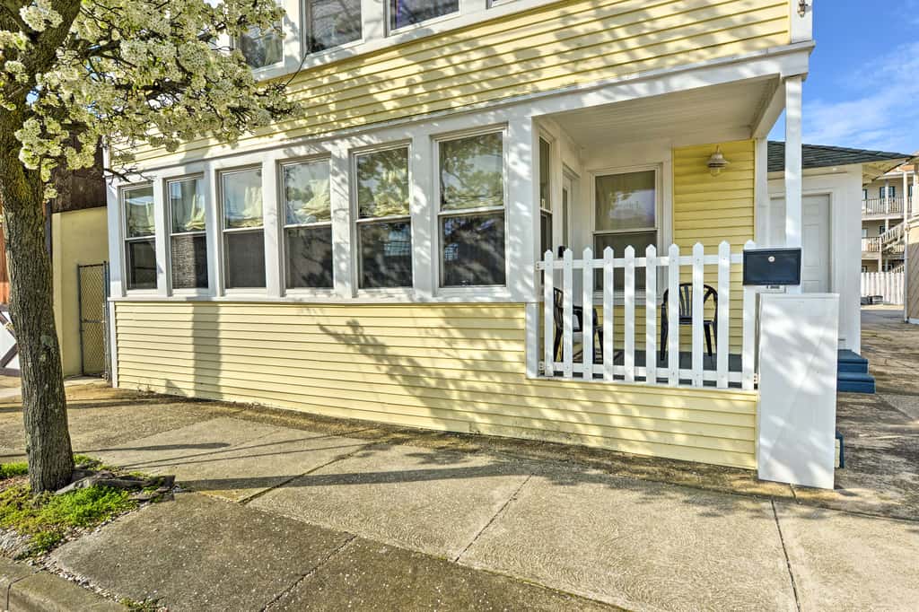 Near Convention Center & Boardwalk! Apt w/ Sunroom