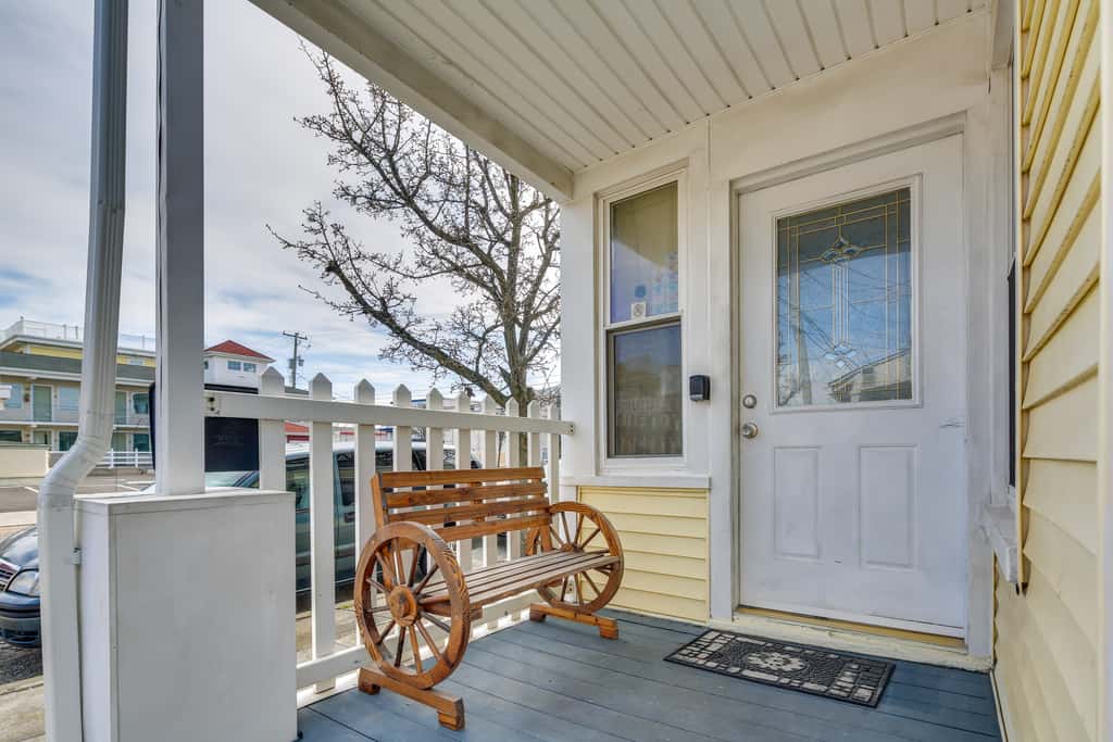 Near Convention Center & Boardwalk! Apt w/ Sunroom