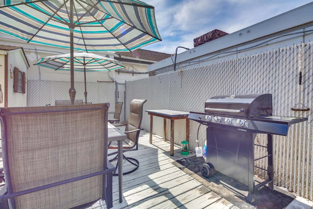 Near Convention Center & Boardwalk! Apt w/ Sunroom